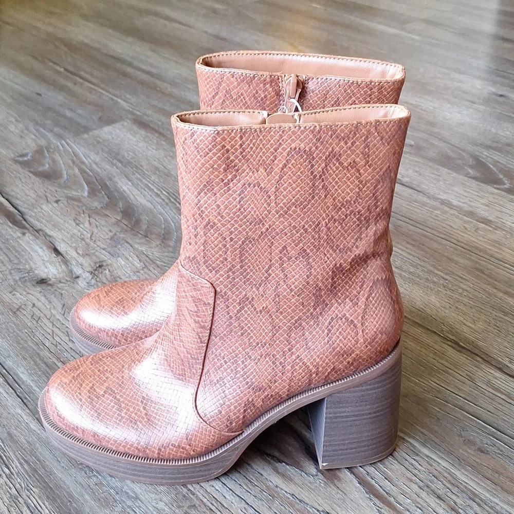 Nwt Universal Thread Red Brown Reptile Print Heeled Boot - Picture 3 of 8